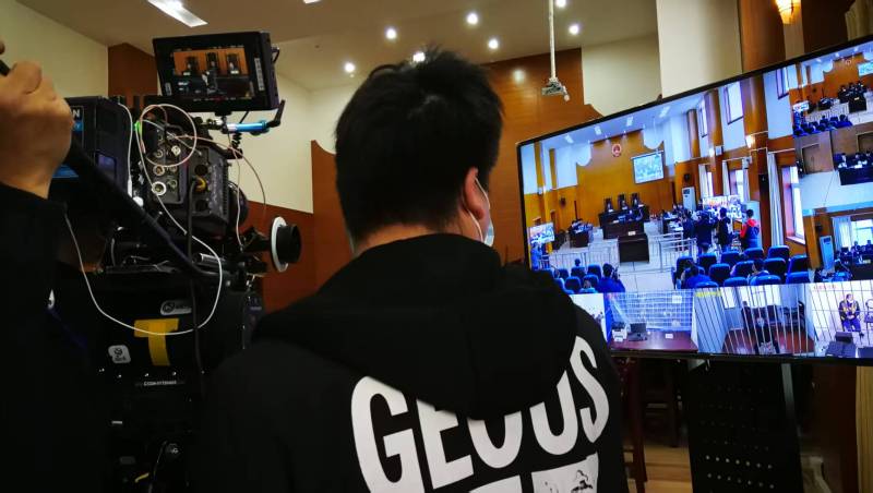 AI生成VS人工创意——沁县广告片拍摄公司的技术浪漫主义实践